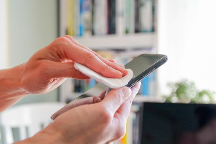 seu-celular-esta-limpo?-confira-5-dicas-para-higieniza-lo-corretamente