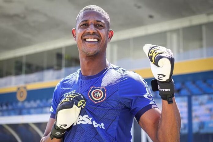 digno-de-oscar:-goleiro-protagoniza-cena-inusitada-na-serie-d;-veja
