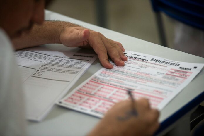 encceja-2025:-saiba-o-que-e-necessario-levar-para-a-prova-deste-domingo-(3)