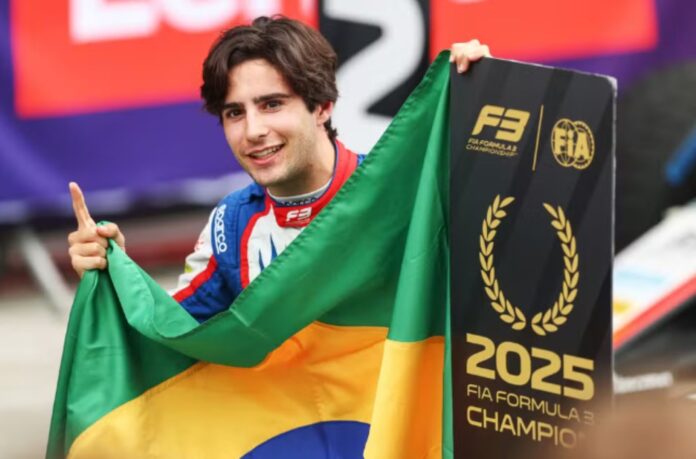brasileiro,-rafael-camara-vence-na-hungria-e-e-campeao-da-formula-3