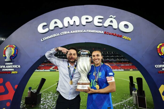 arthur-elias-exalta-marta-apos-titulo-da-selecao:-“iluminada,-rainha”