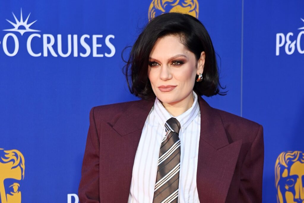 apos-diagnostico-de-cancer,-jessie-j-e-hospitalizada-com-infeccao