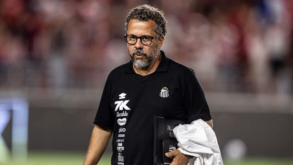 com-cleber-xavier-pressionado,-santos-cogita-sampaoli-e-vojvoda;-saiba-mais