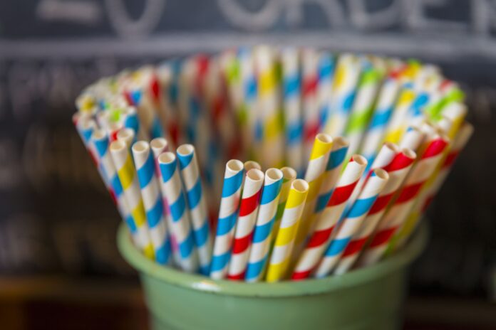 alem-do-canudo-de-papel:-veja-3-dicas-para-reduzir-uso-de-plasticos