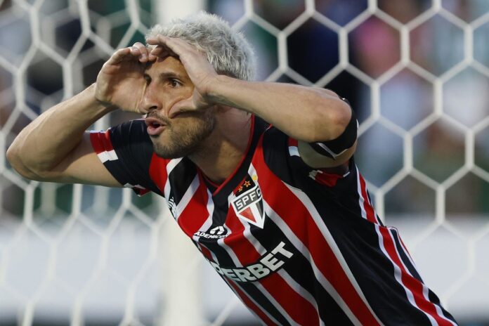 calleri,-do-sao-paulo,-se-manifesta-apos-boatos-de-novo-relacionamento