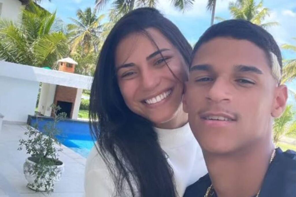 mulher-de-luva-de-pedreiro-se-revolta-apos-ser-chamada-de-interesseira