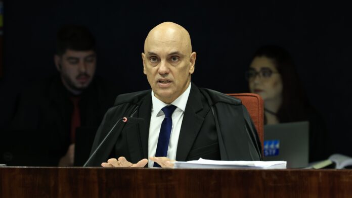 moraes-proibe-bolsonaro-de-usar-celular-diretamente-ou-por-terceiros