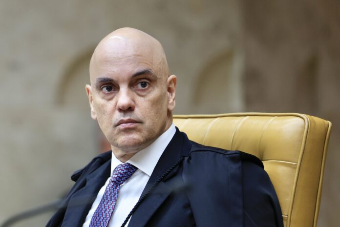 moraes-esta-se-defendendo-depois-de-sofrer-ataques,-diz-cientista-politico