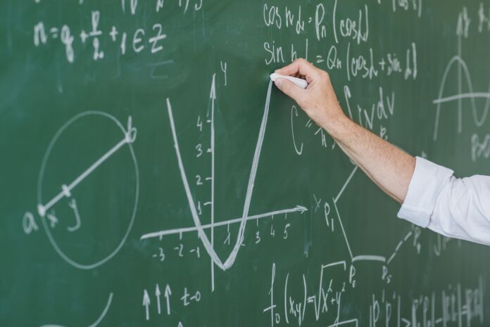 matematica-e-fisica:-professor-indica-o-que-estudar-a-tres-meses-do-enem