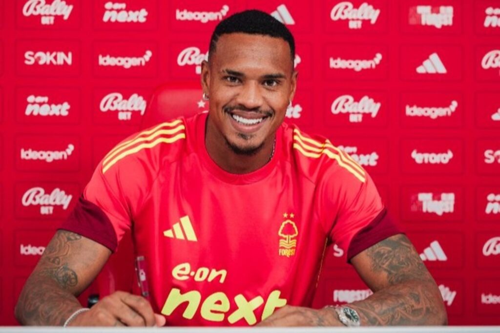 nottingham-forest-anuncia-a-contratacao-do-goleiro-john,-ex-botafogo