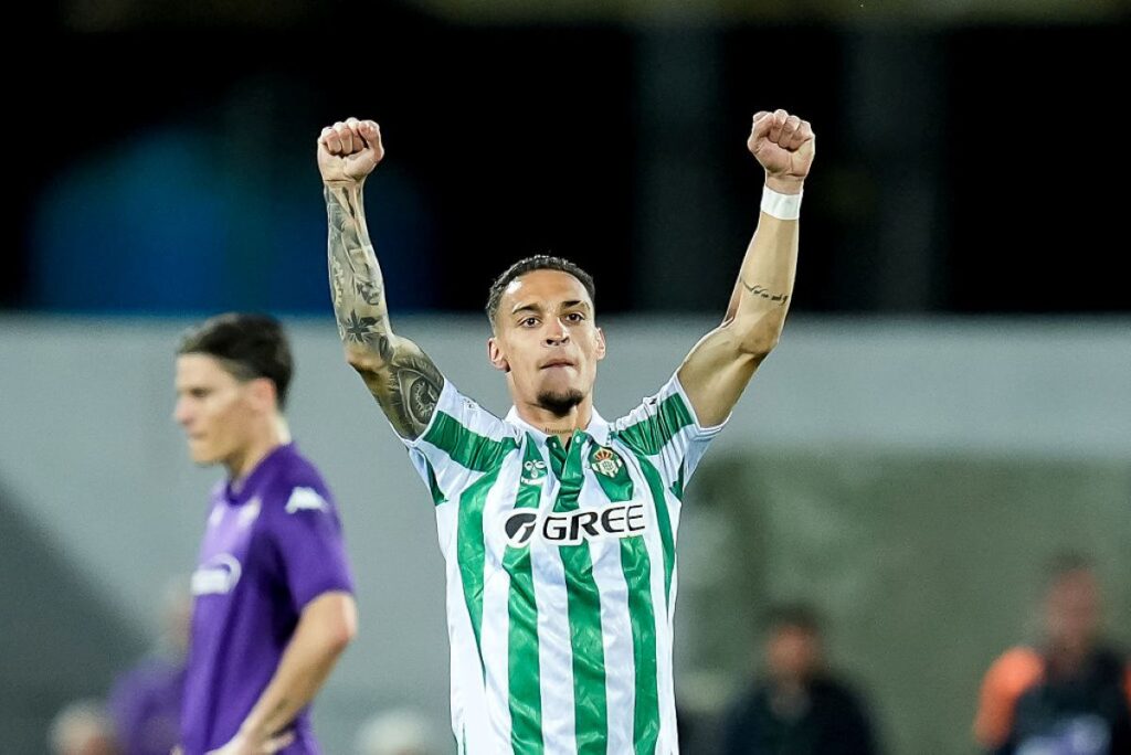 united-aceita-oferta-e-real-betis-acerta-a-contratacao-de-antony