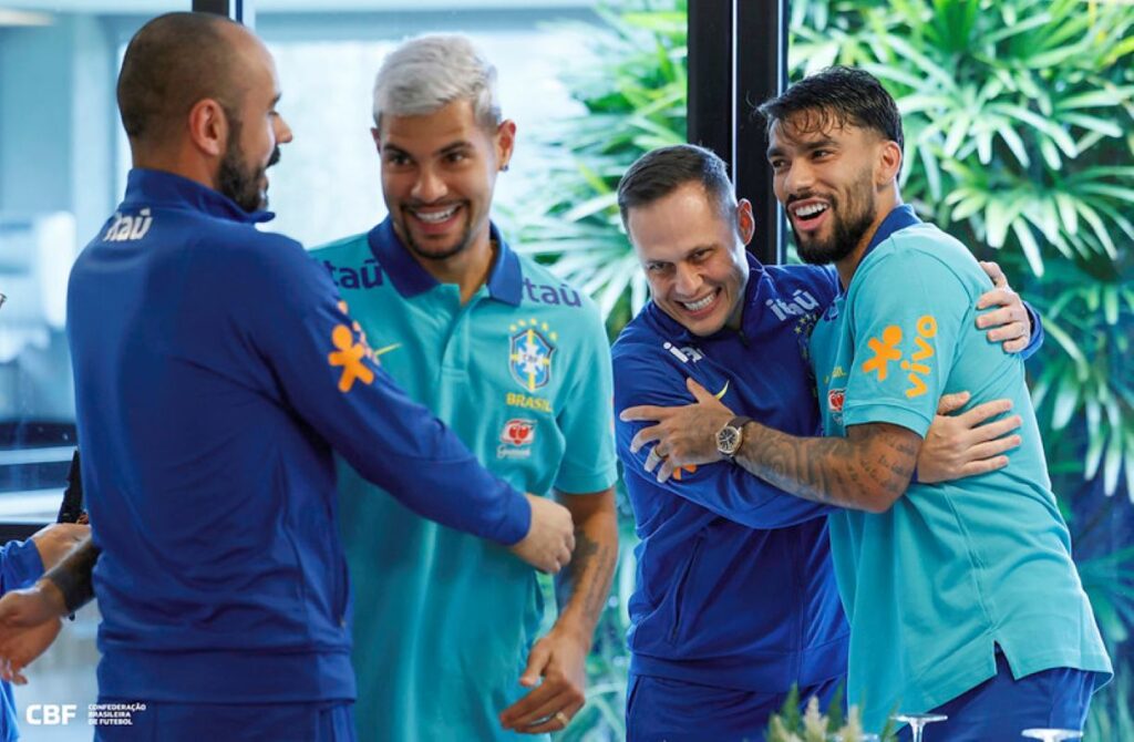selecao-brasileira-se-apresenta-na-granja-comary.-veja-video