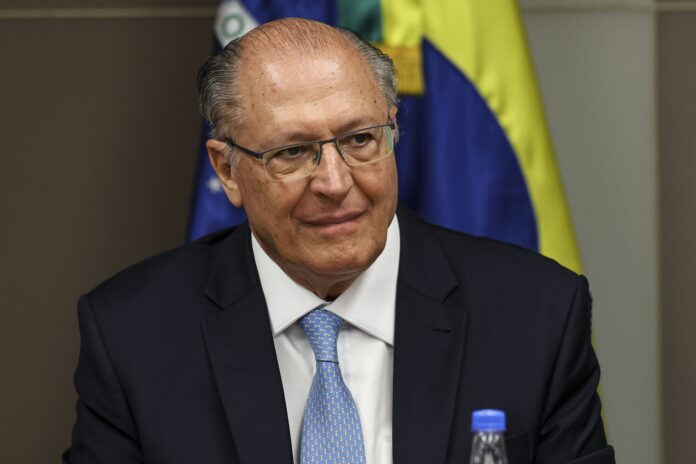 alckmin-compara-situacao-de-lula-e-bolsonaro:-“nunca-se-tentou-sancoes”