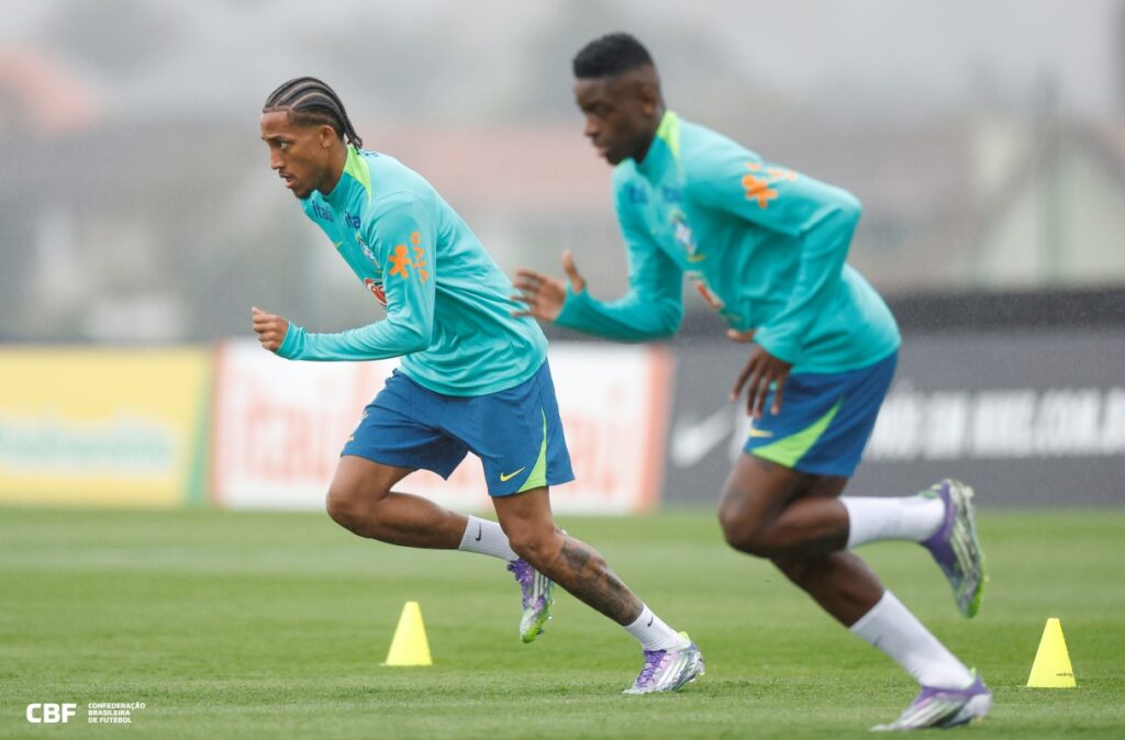 brasil-faz-primeiro-treino-antes-de-enfrentar-o-chile.-veja-fotos