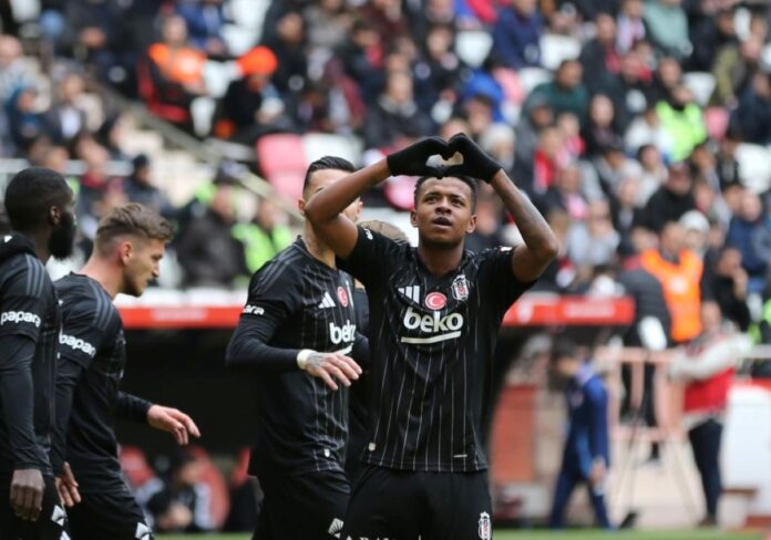 cruzeiro-anuncia-contratacao-de-keny-arroyo,-ex-besiktas