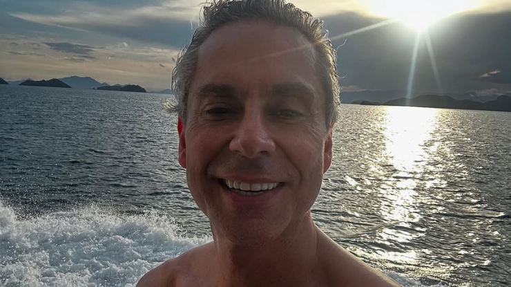 alexandre-nero-posta-fotos-raras-ao-lado-dos-filhos-pequenos;-veja