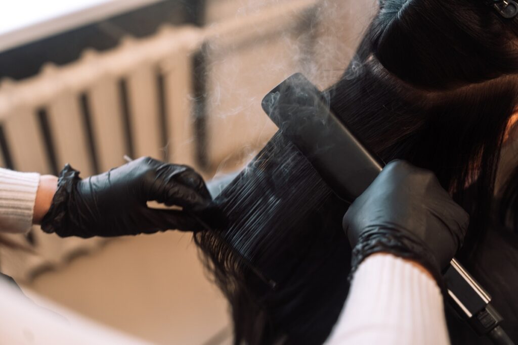 cuidados-com-cabelo-podem-liberar-poluicao-invisivel-no-ar.-entenda