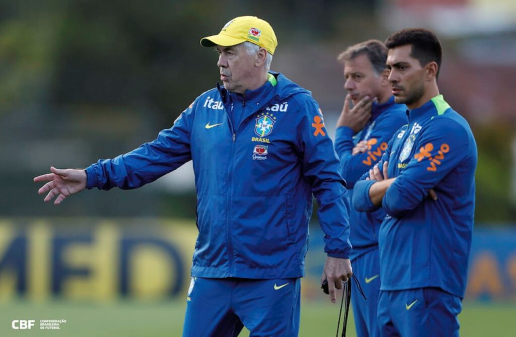video:-confira-o-primeiro-treino-da-selecao-com-a-equipe-completa