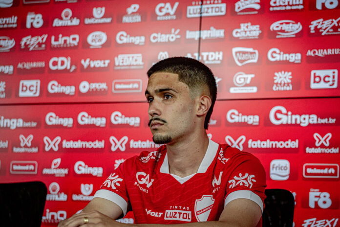 filho-de-idolo-do-goias-e-apresentado-no-vila-nova-para-a-serie-b
