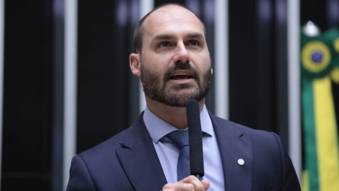apos-pedir-para-atuar-dos-eua,-eduardo-falta-a-sessoes-virtuais-da-camara