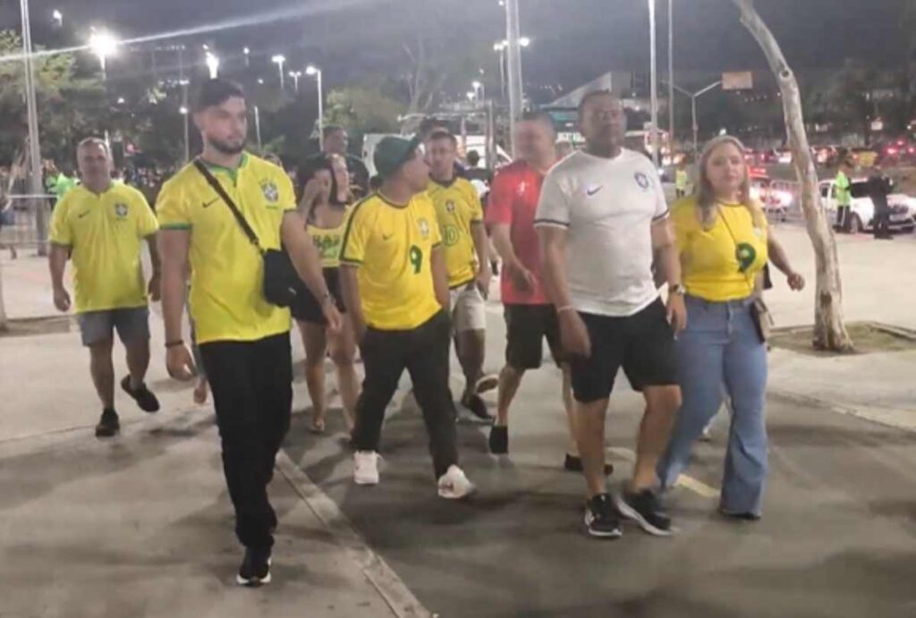 video:-torcedores-chegam-empolgados-para-jogao-entre-brasil-x-chile