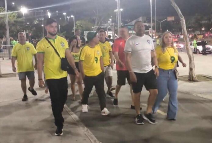 video:-torcedores-chegam-empolgados-para-jogao-entre-brasil-x-chile