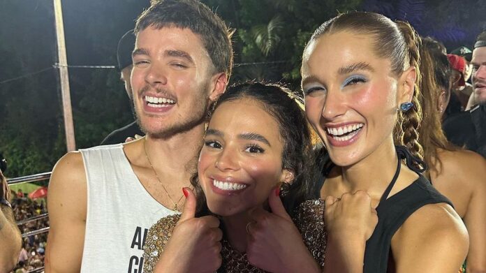 bruna-marquezine-conta-que-ja-interrompeu-intimidade-de-sasha-e-joao-lucas