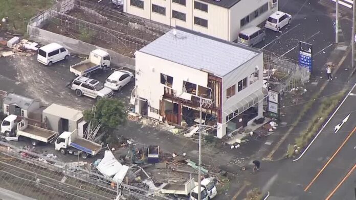 tufao-peipah-atinge-o-japao-e-destroi-casas;-23-pessoas-ficaram-feridas