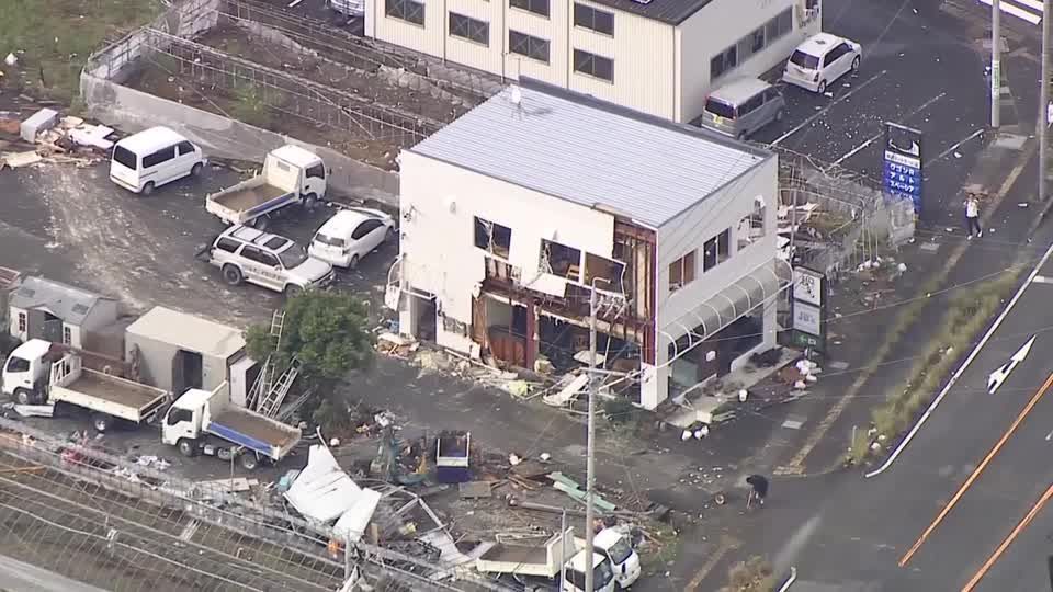 tufao-peipah-atinge-o-japao-e-destroi-casas;-23-pessoas-ficaram-feridas
