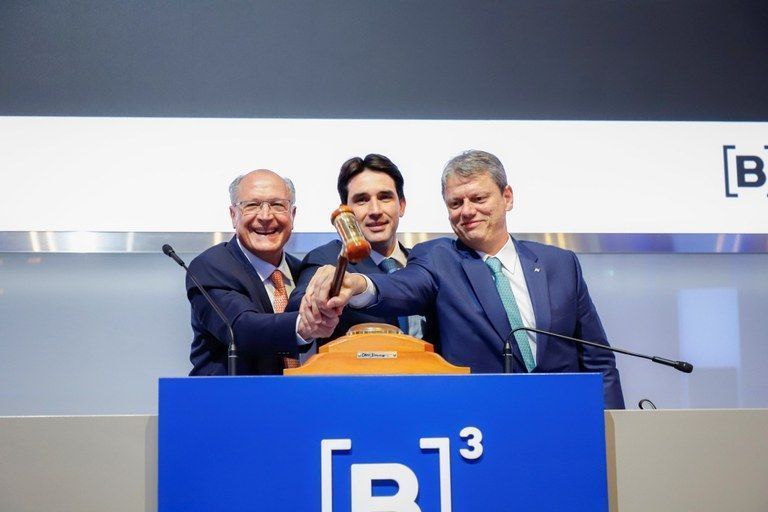 questoes-politicas-nao-interessam,-diz-tarcisio-sobre-tunel-santos-guaruja