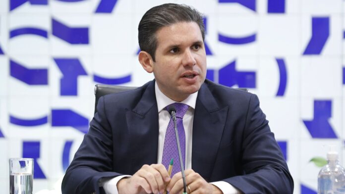 hugo-motta-esvazia-camara-em-semana-decisiva-de-julgamento