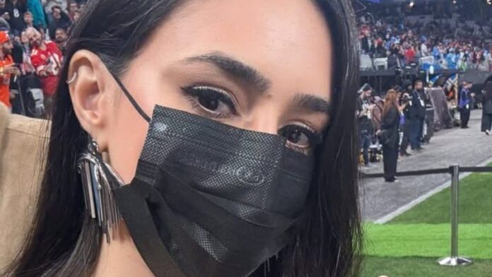 bruna-biancardi-surge-de-mascara-em-jogo-da-nfl-e-preocupa-seguidores