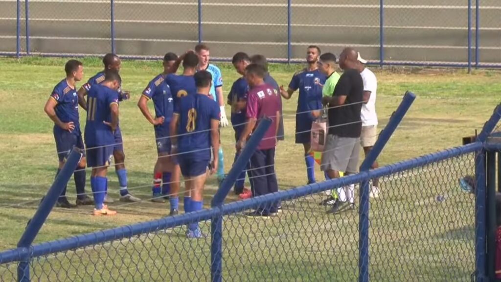 confusao-entre-dirigente-e-jogadores-marca-jogo-da-serie-b-do-df