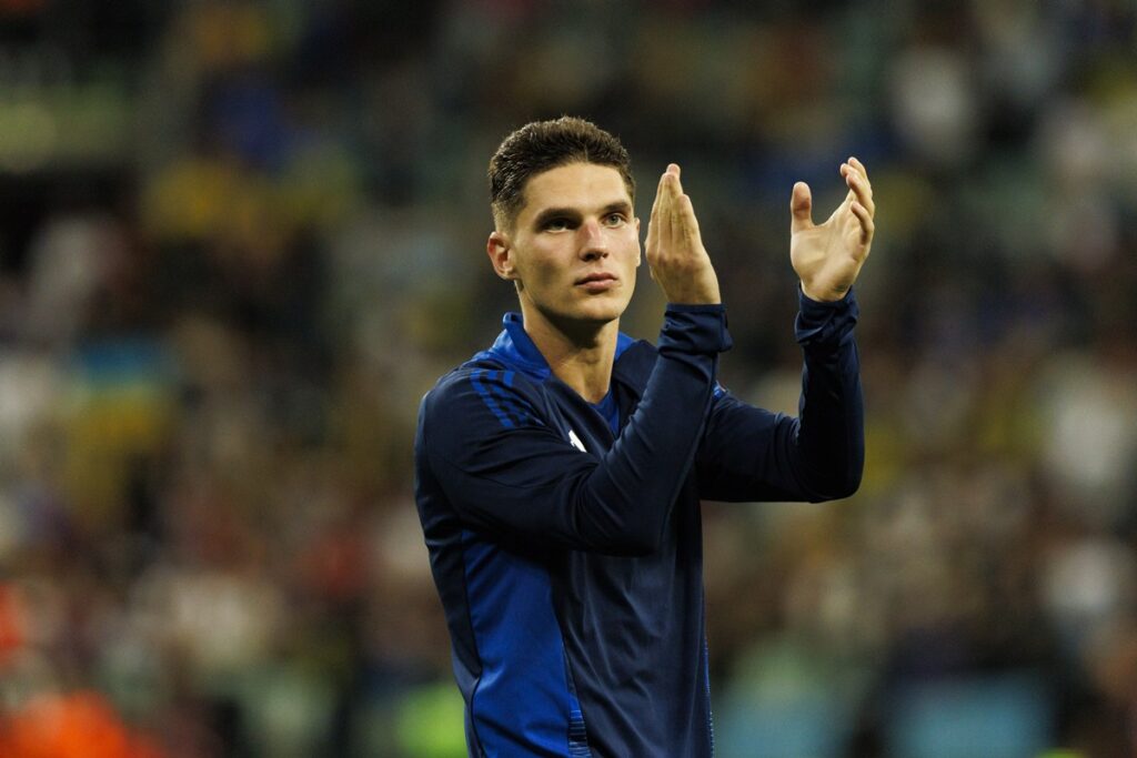 foto:-jogador-ucraniano-tem-casa-destruida-em-bombardeio-em-kiev