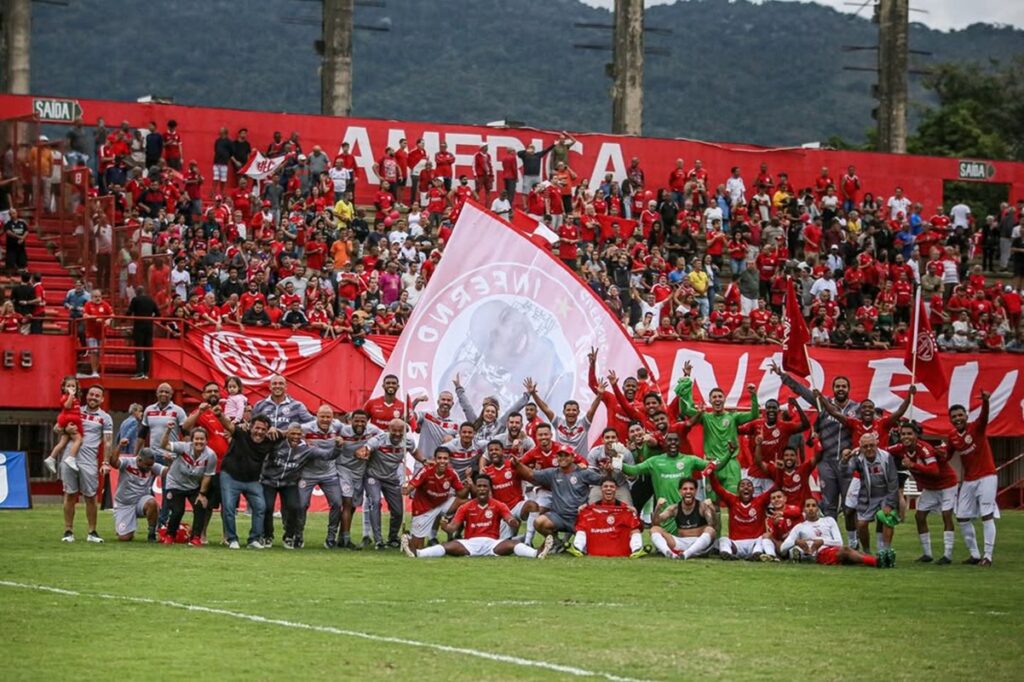 romario-dedica-ao-pai-o-retorno-do-america-rj-ao-calendario-nacional