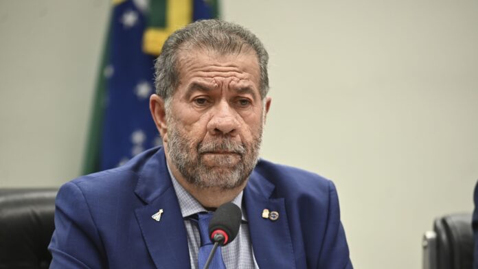 cpmi-do-inss-ouve-ex-ministro-carlos-lupi-nesta-segunda-feira