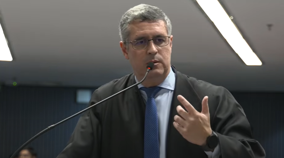 seria-“audacioso”-fazer-previsao-sobre-divergencia,-diz-advogado-de-ramagem