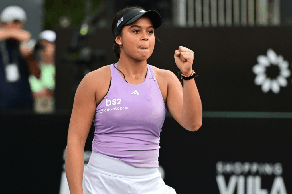 tenista-brasileira-de-15-anos-estreia-com-vitoria-no-sao-paulo-open