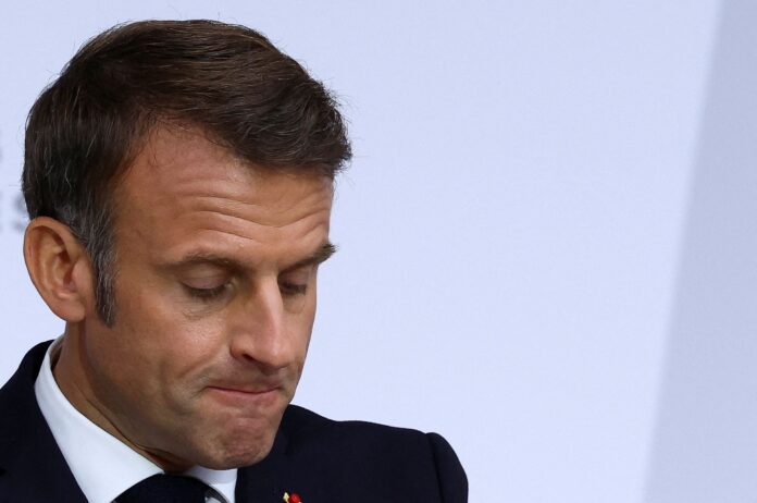 macron-busca-novo-primeiro-ministro-apos-colapso-do-governo-da-franca