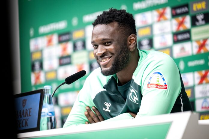 atacante-intriga-a-web-com-frase-enigmatica:-“a-vida-e-como-um-sapato”