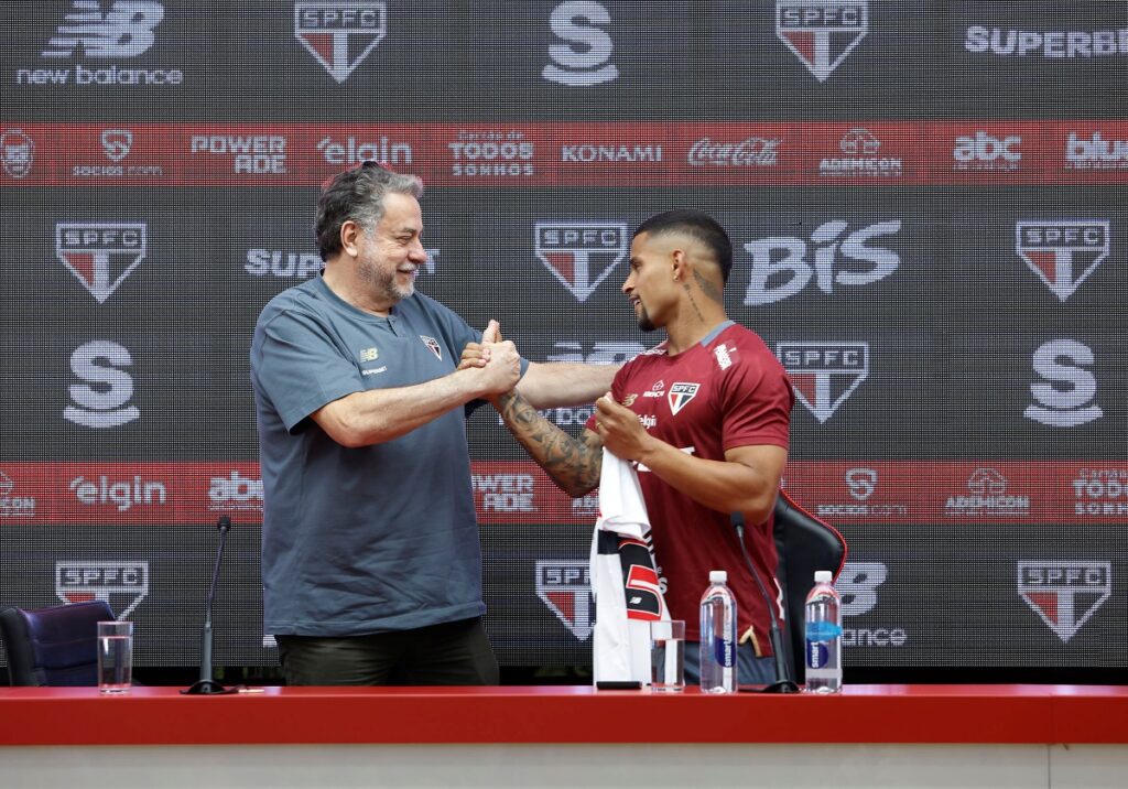 mailton-chega-ao-sao-paulo-e-briga-com-cedric-por-vaga-no-time