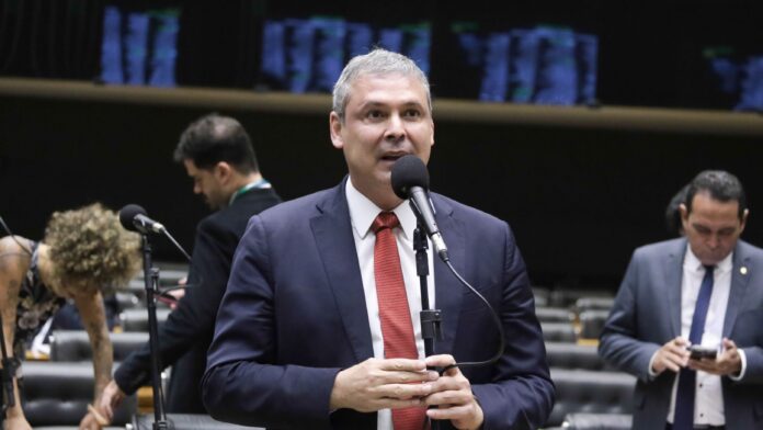lindbergh-diz-que-governistas-ficaram-surpresos-com-voto-de-fux