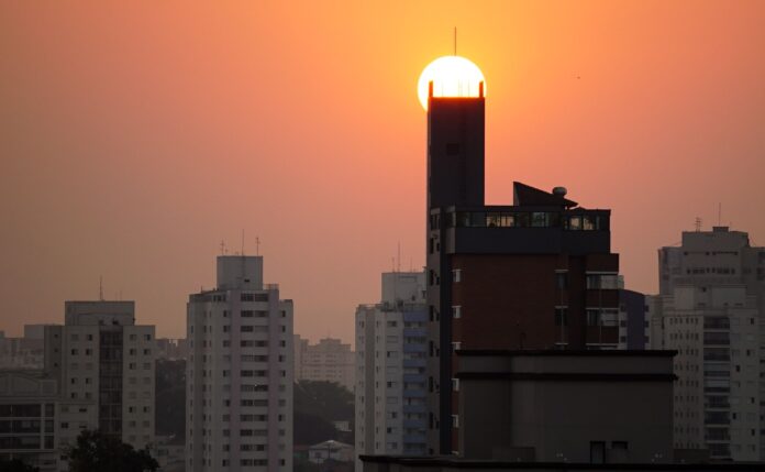 cidade-de-sp-teve-1%-da-chuva-esperada-para-o-mes;-tempo-muda-na-sexta