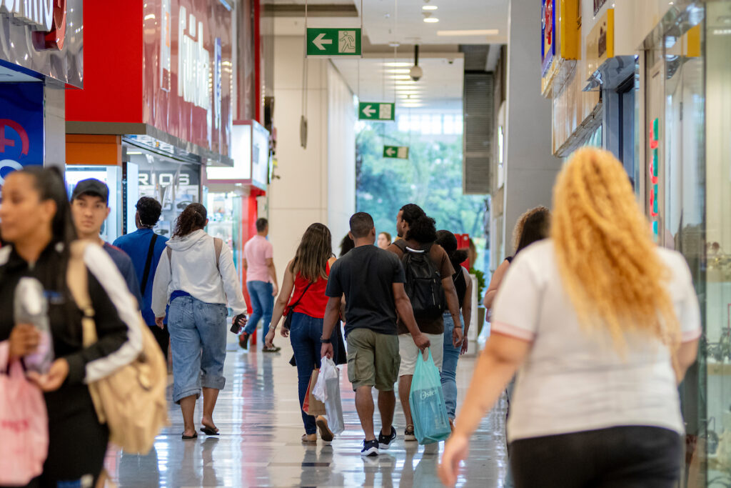 vendas-no-varejo-recuam-0,3%-em-julho-e-tem-4o-mes-seguido-de-queda