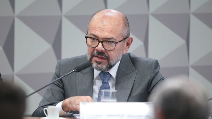 cpmi-do-inss:-ex-ministro-admite-possivel-falha,-mas-nega-negligencia