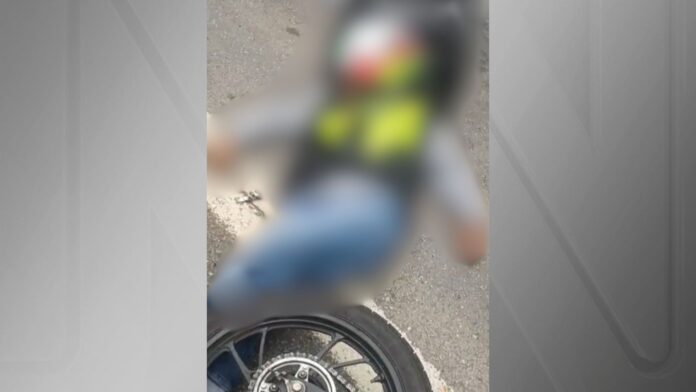 video:-pm-impede-assalto-e-mata-motoqueiro-em-avenida-da-zona-sul-de-sp