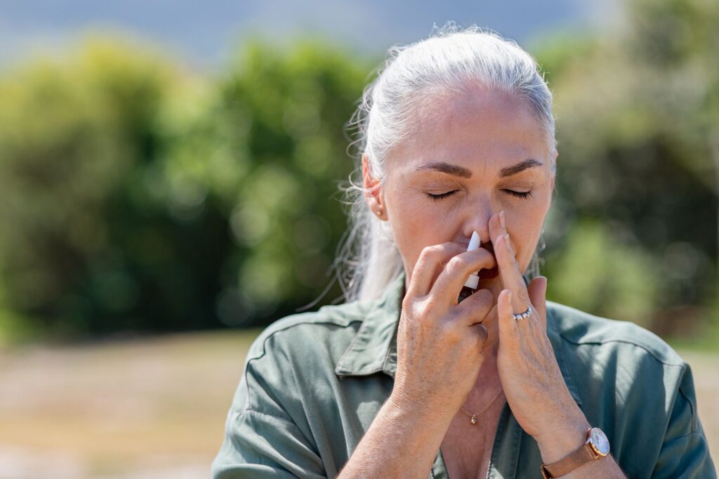 spray-nasal-comum-pode-ajudar-a-prevenir-a-covid,-diz-novo-estudo
