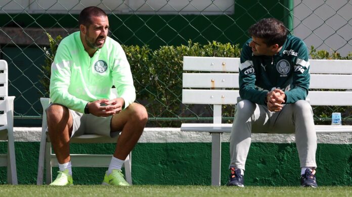 palmeiras:-auxiliar-conta-segredo-sobre-viagem-de-abel-ferreira-a-portugal