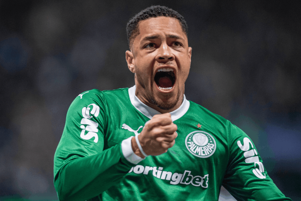 vitor-roque-faz-hat-trick-na-goleada-do-palmeiras-pela-serie-a;-veja
