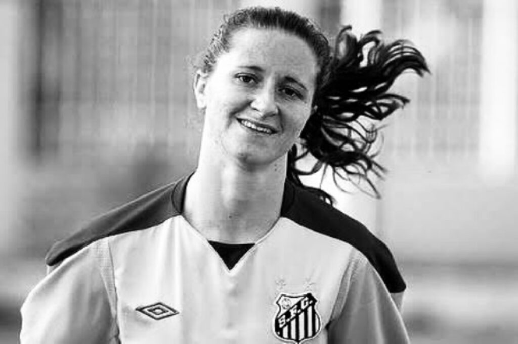 ex-atacante-do-santos-morre-aos-43-anos-vitima-de-cancer-no-utero